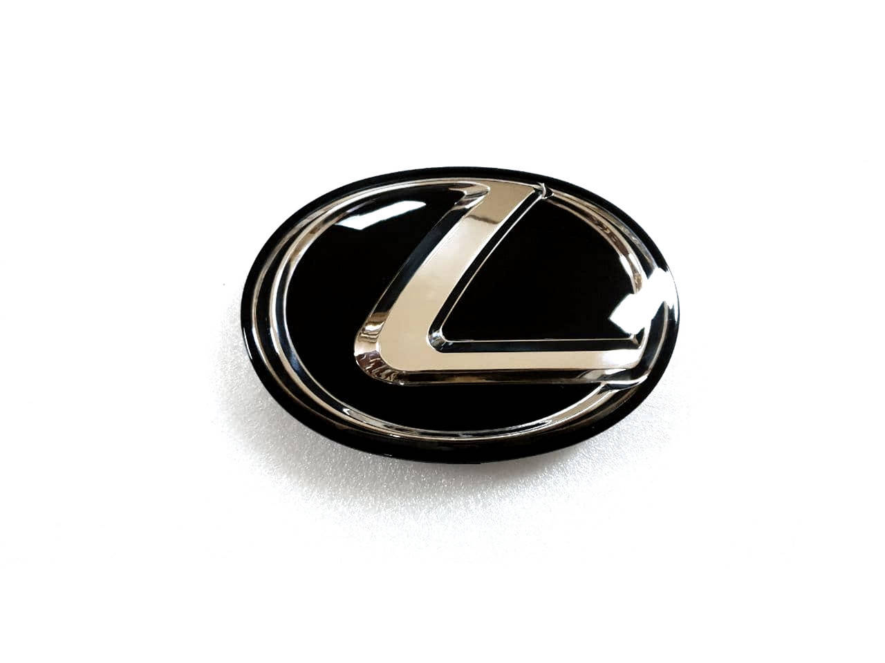 

Эмблема зеркальная на Lexus ( муляж дистроника )