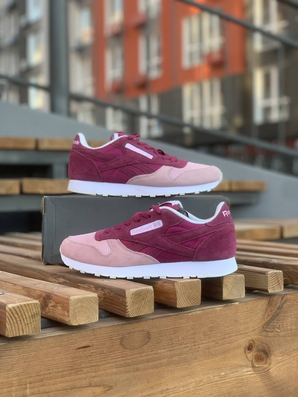 

Женские кроссовки Reebok