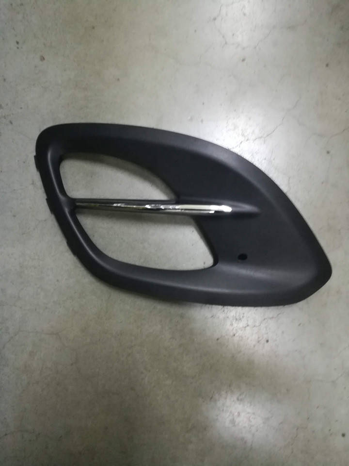 

Решетка противотуманной фары правая, KIA Picanto 2011- TA, 865281y010, Черный