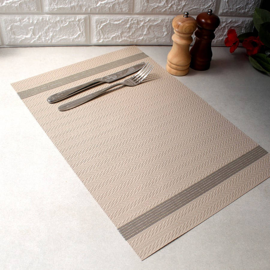 

Светло-бежевая сервировочная салфетка под тарелку с люрексом 30х45см