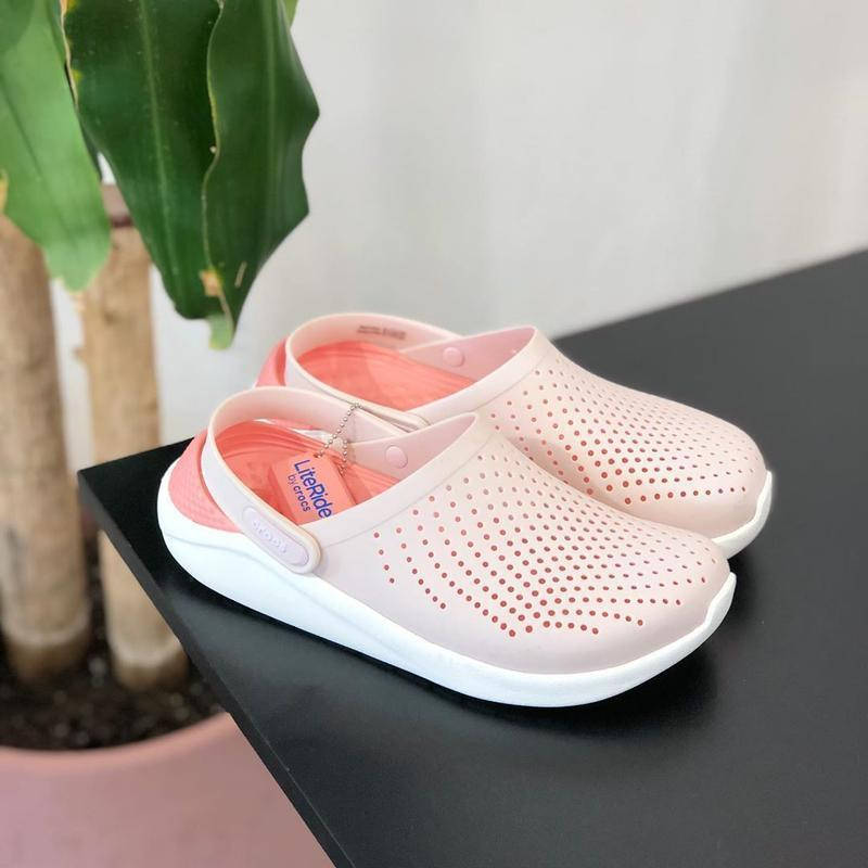

Женские шлепанцы Кроксы Crocs LiteRide Пудра. Кроксы ЛайтРайд Пудра