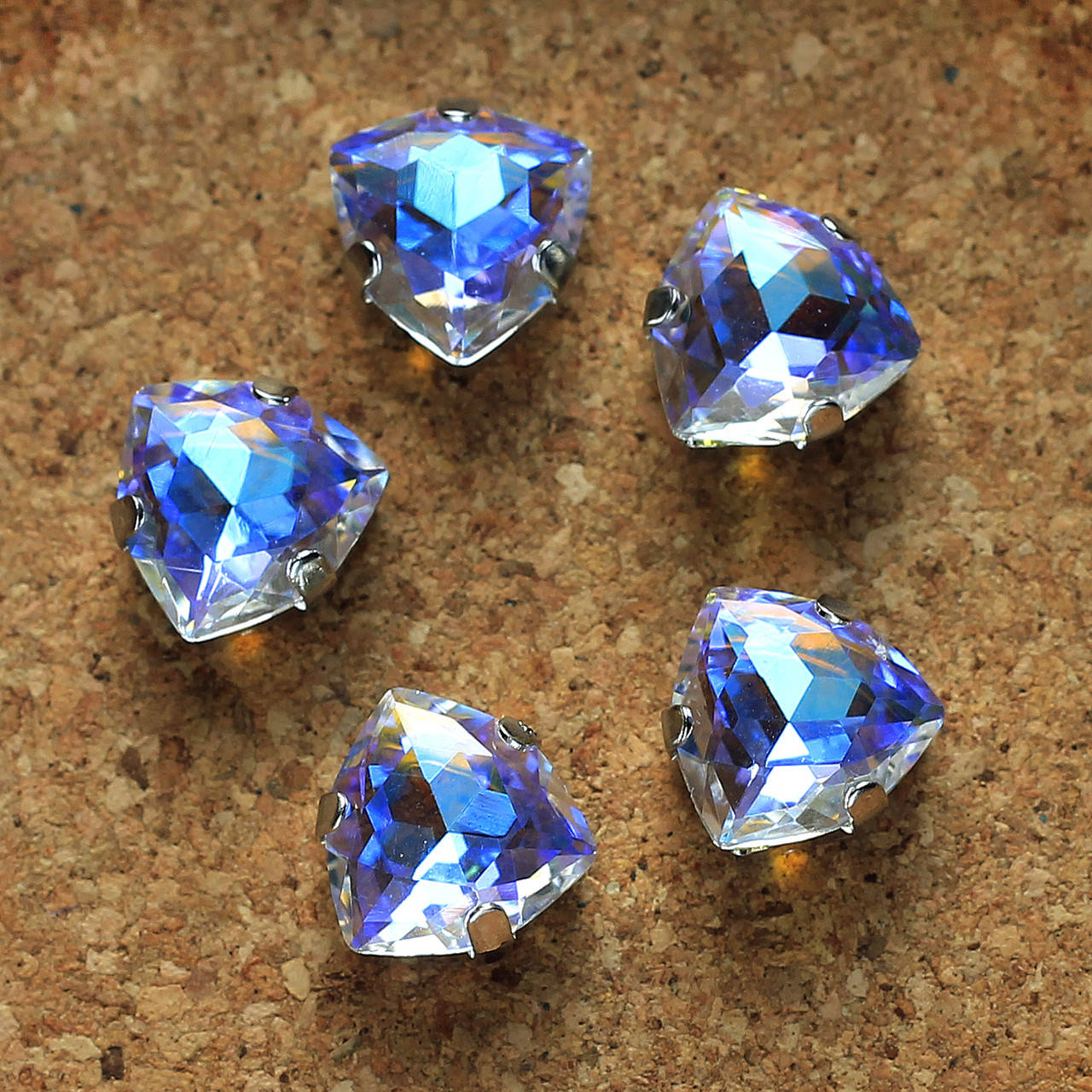 

Стразы треугольники в оправе Laser shine с АВ 12 мм стекло, Кофе с молоком