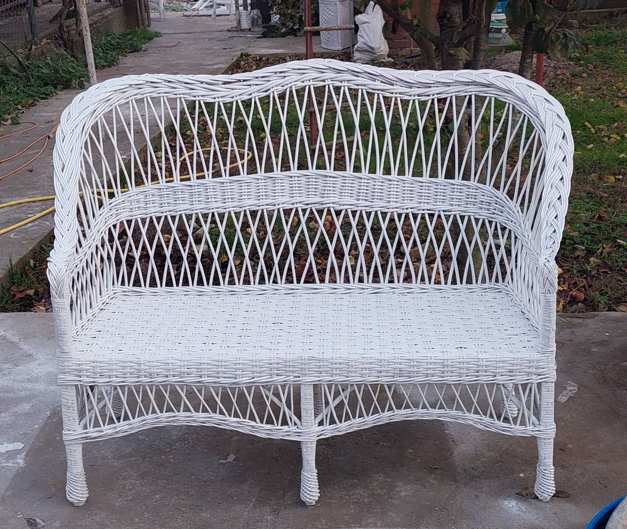 

Диван Белый