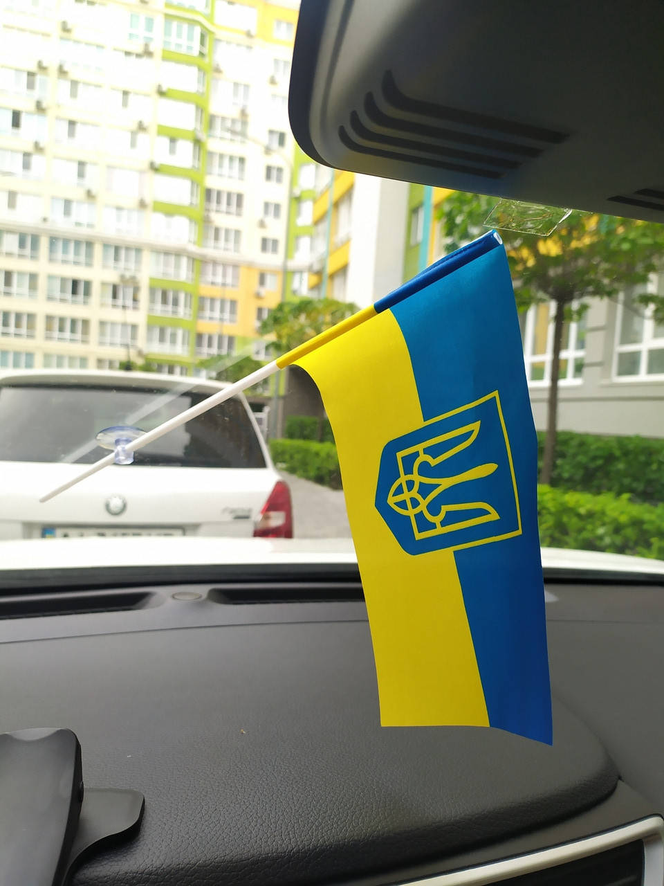 

Флажки Украины на присоске автомобильные