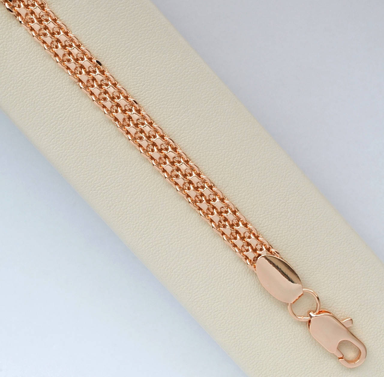 

Браслет позолота 18к плетение двойной бисмарк длина 20 см. ширина 5.7 мм.