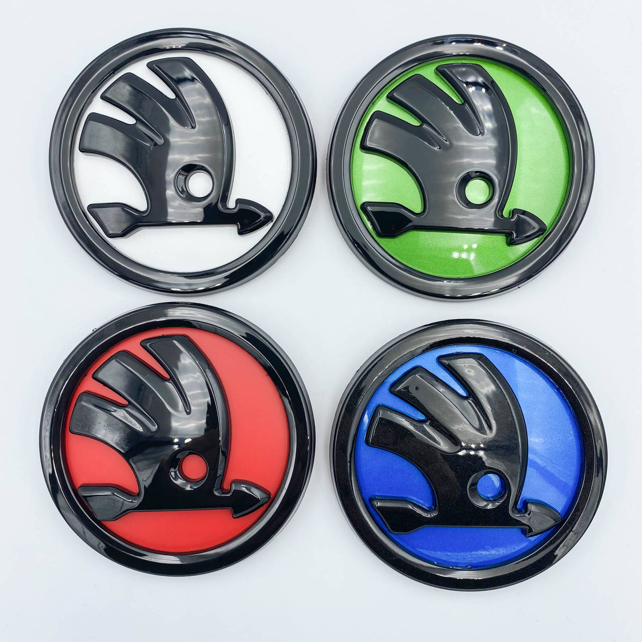 

Эмблема SKODA (Шкода) 89 mm New Черно Белая / Зеленая / Красная / Синяя