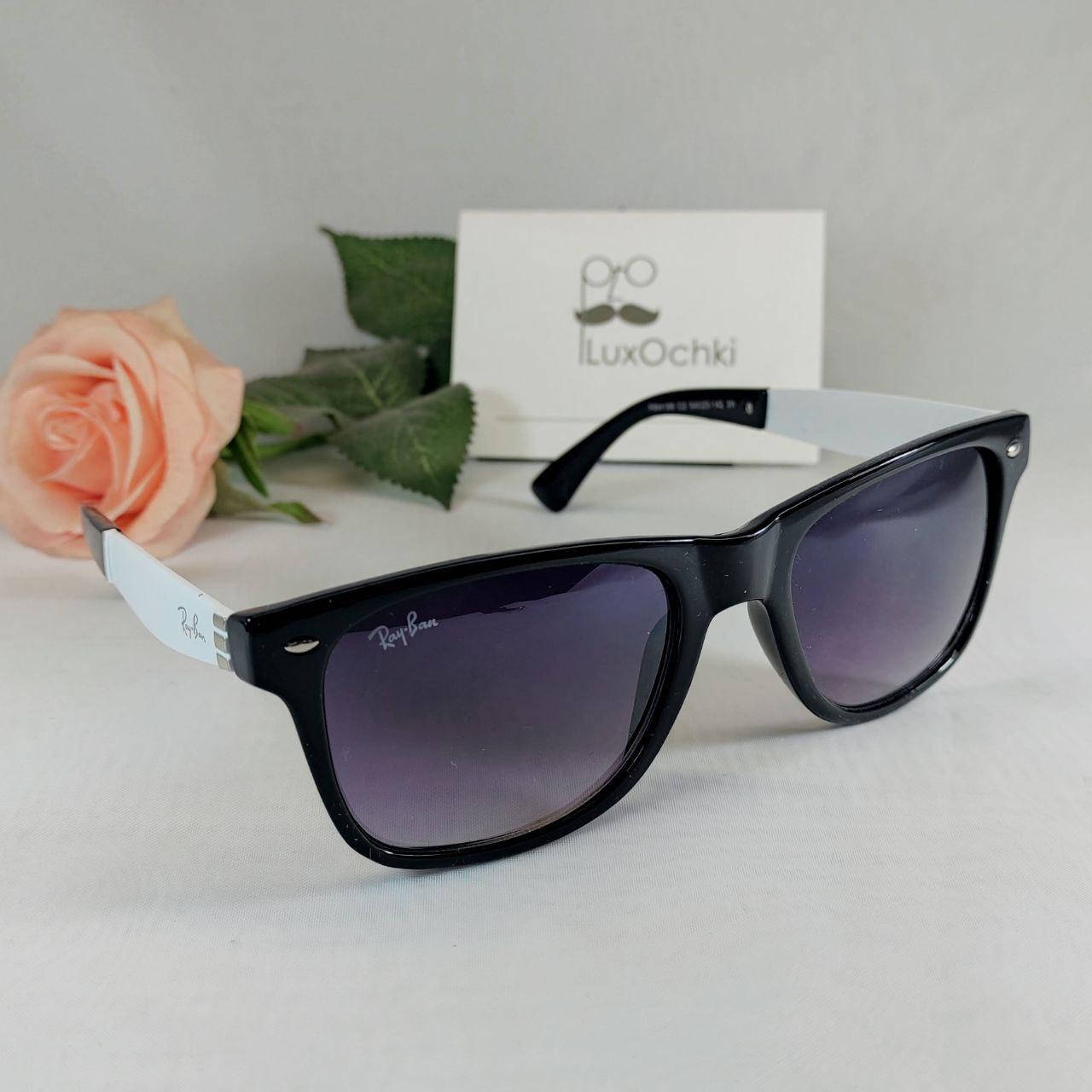 

Очки солнцезащитные Ray Ban Wayfarer белый