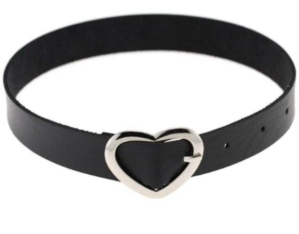 

Чокер, ремешок с сердечком, черный