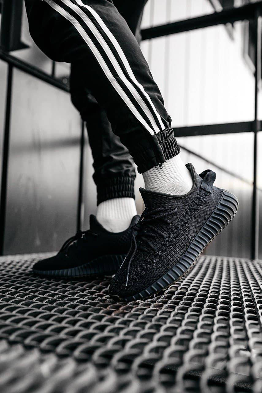 

Adidas Yeezy Boost 350 Black Cinder (Рефлективная полоска)