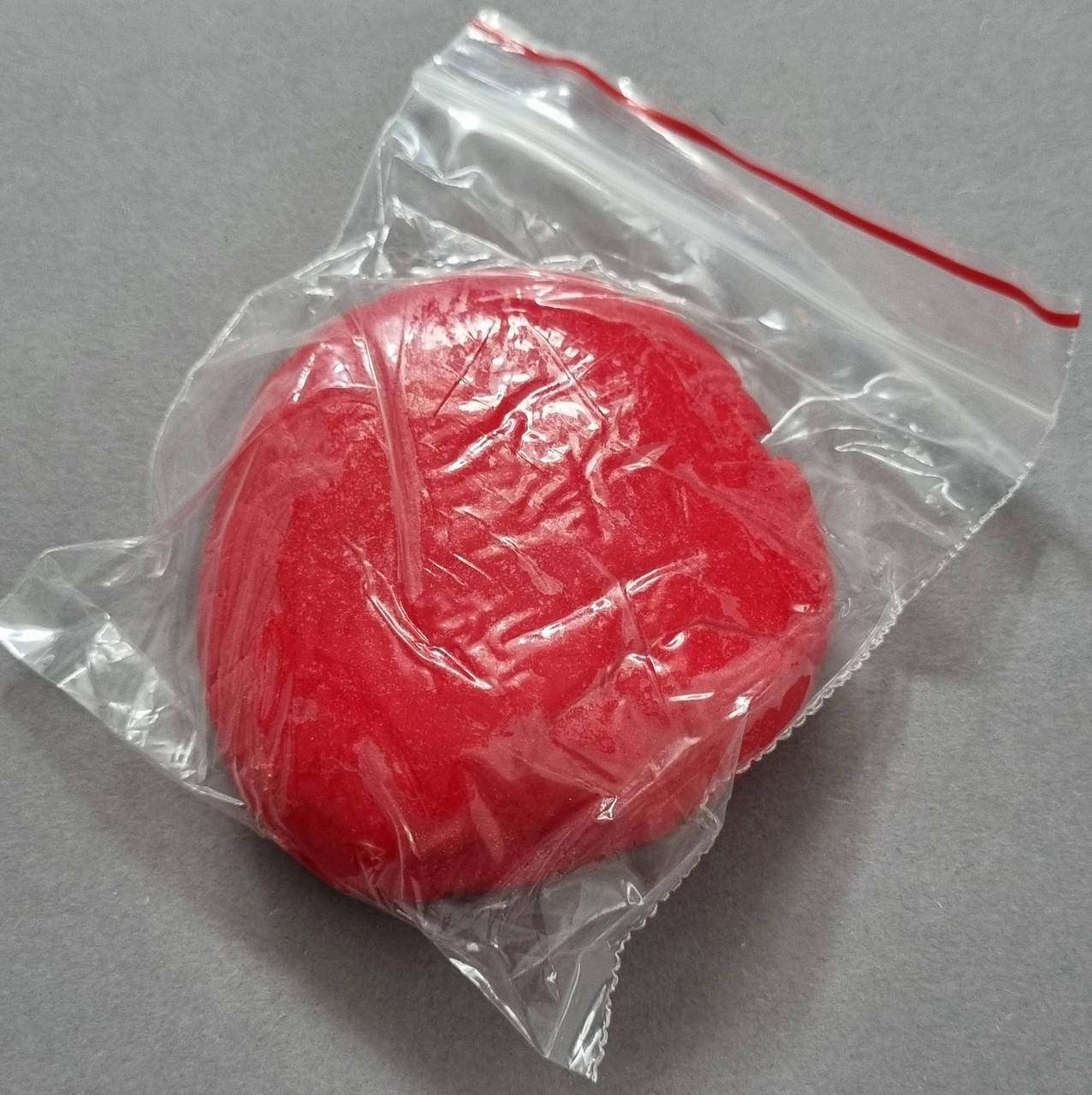 

Мастика кондитерская красная