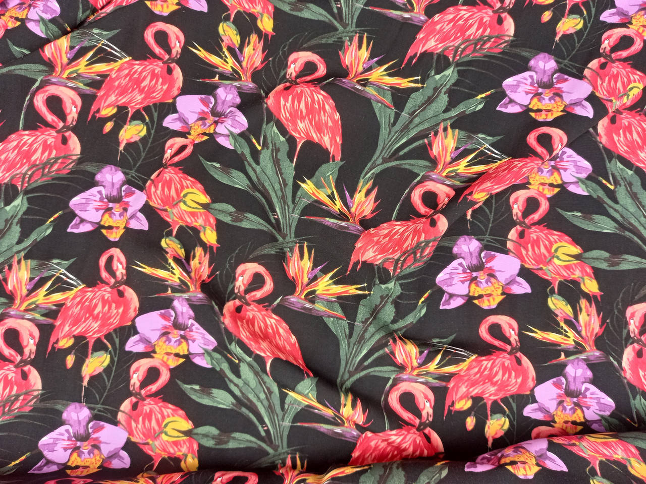 

Ткань штапель, вискоза 100%. Фламинго на черном фоне №1312, Черный