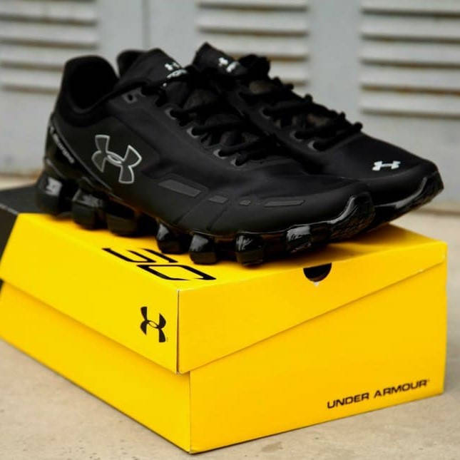 

Кроссовки мужские в стиле Under Armour Scorpio black/white, Черный