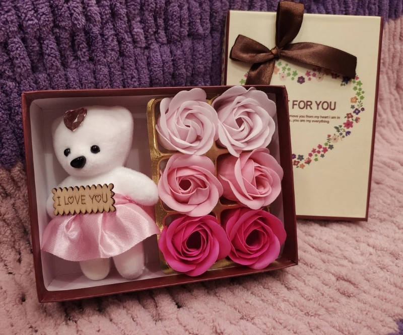 

Подарочный набор мыла в форме роз с медвежонком, романтический подарок девушке, мыло ручной работы