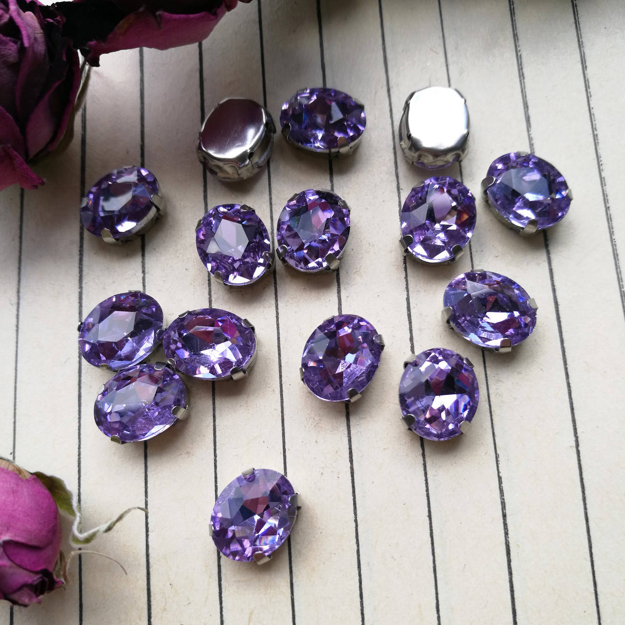 

Стрази в цапах, овал 8*10 мм, колір Light Purple