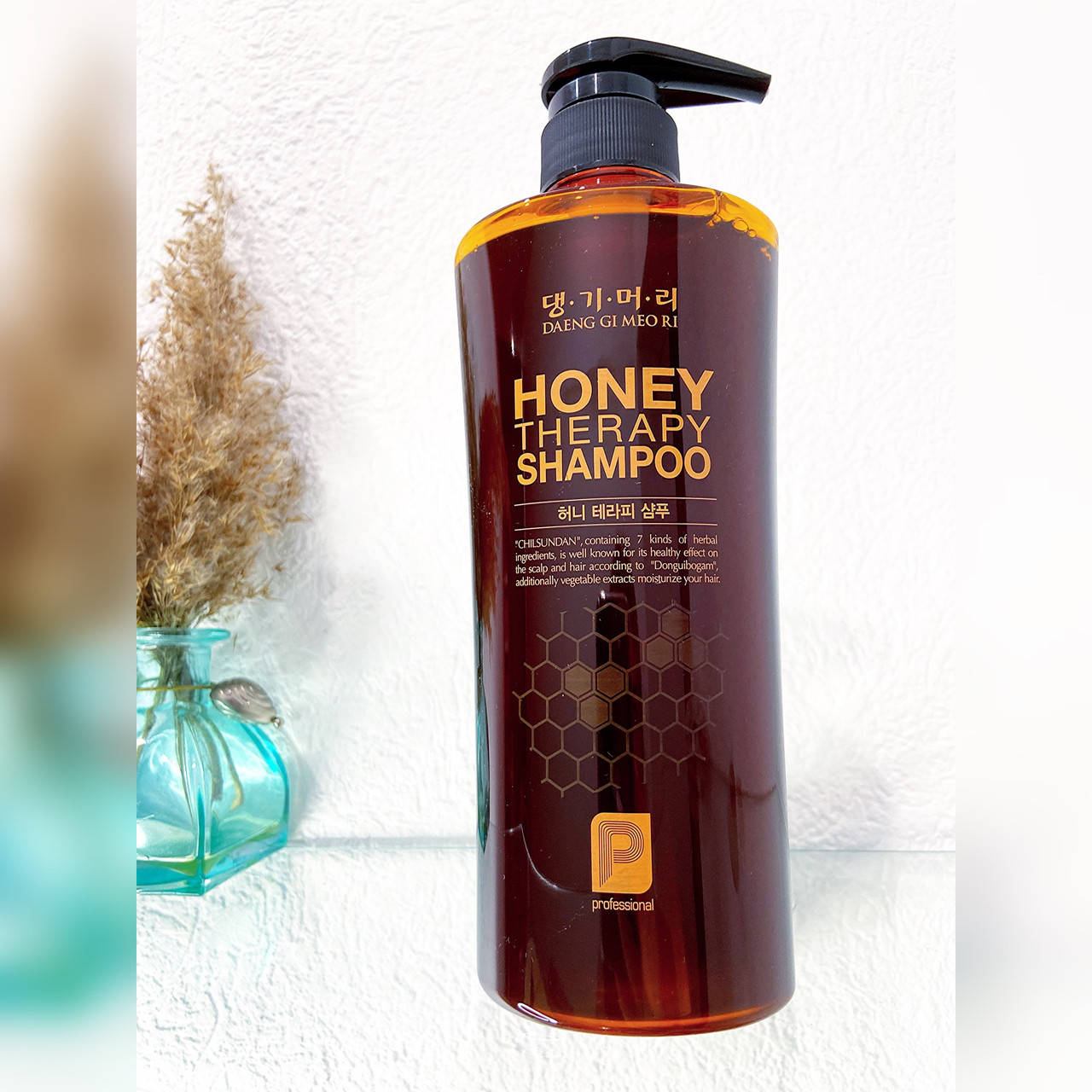 

Медовый шампунь для волос Daeng gi meo ri Honey c пчелиным маточным молочком 500 мл