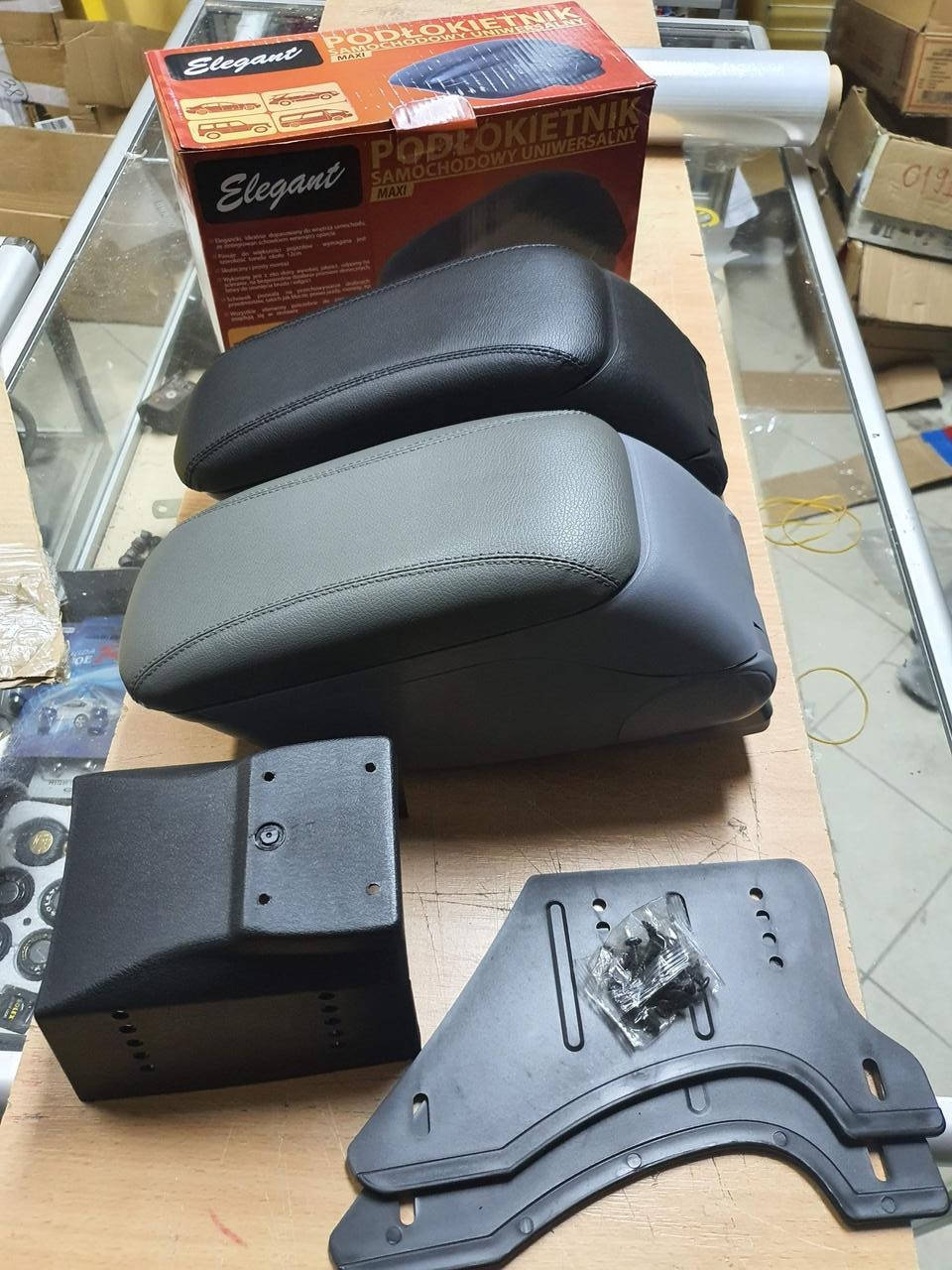 

Подлокотник универсальный автомобильный Польша серый . Качество!