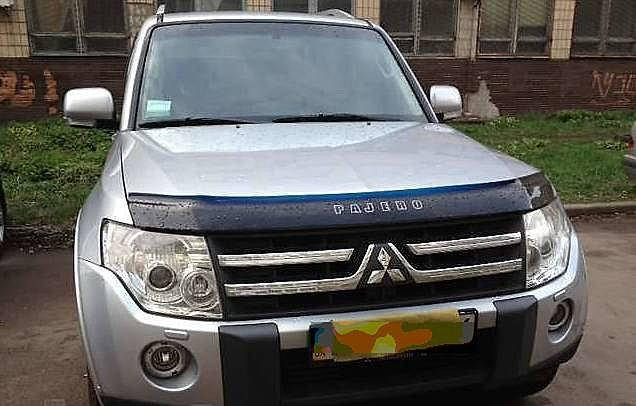 

Дефлектор капота, мухобойка Mitsubishi Pajero 4 2006- VIP Tuning
