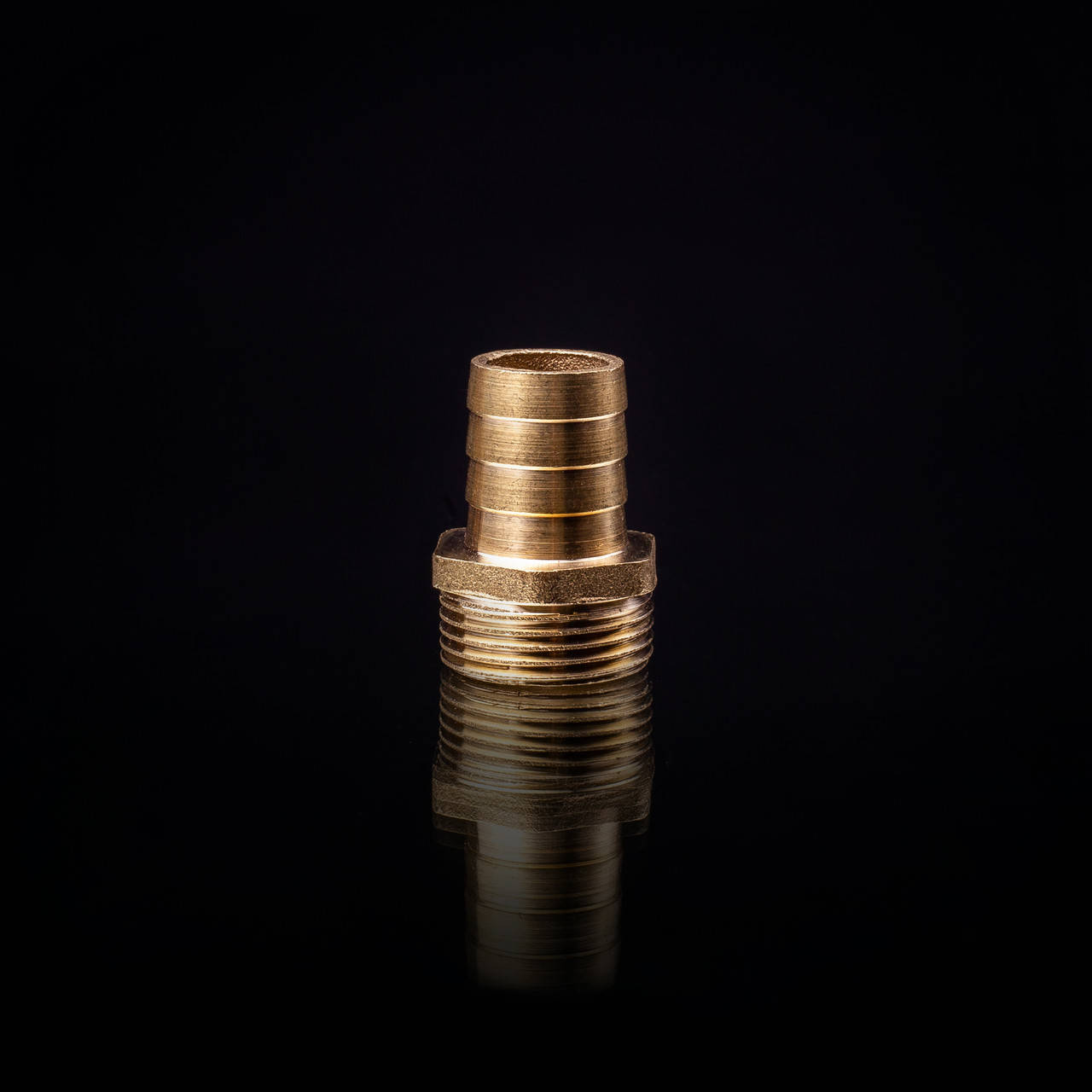 

Фитинг латунный - Наконечник-штуцер 15 D18 (½"н)