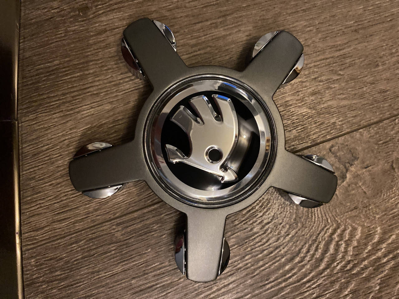 

Колпачки с логотипом Skoda на диски Audi 4F0601165N