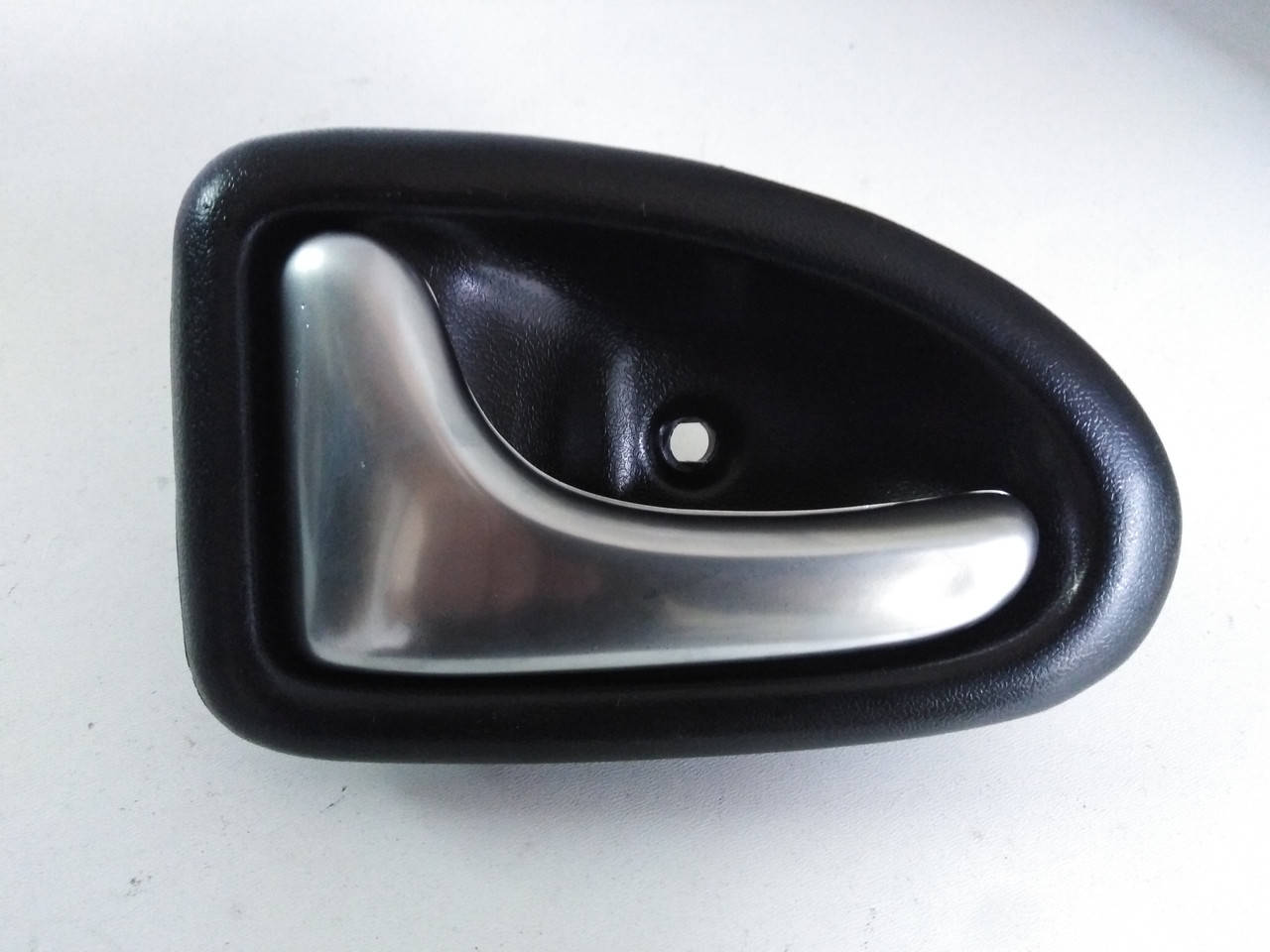 

Внутренняя ручка двери Opel Vivaro, Renault Trafic. Левая, хром.