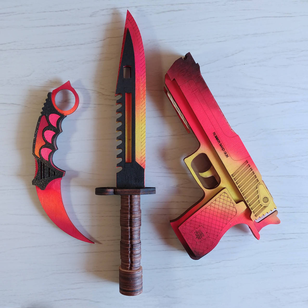 

Набор деревянного оружия из игры CS:GO (КС:ГО) 3 шт. Штык Нож, Керамбит, Пистолет. Цвет: Красный.