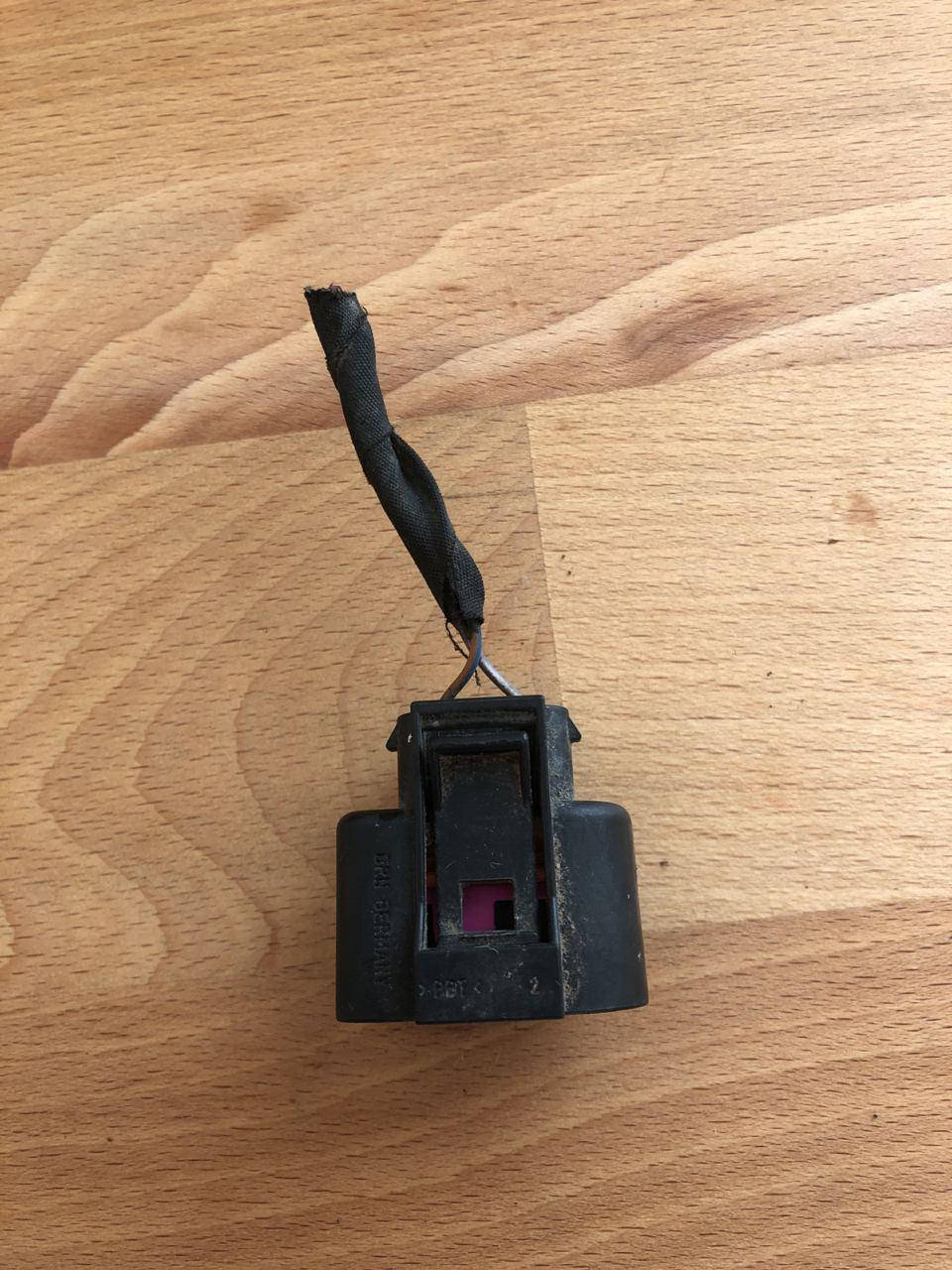 

Корпус плоского разьема электрический 1J0973202 1J0 973 202 VAG VW Passat B6 Audi Skoda Seat запчасти б\у