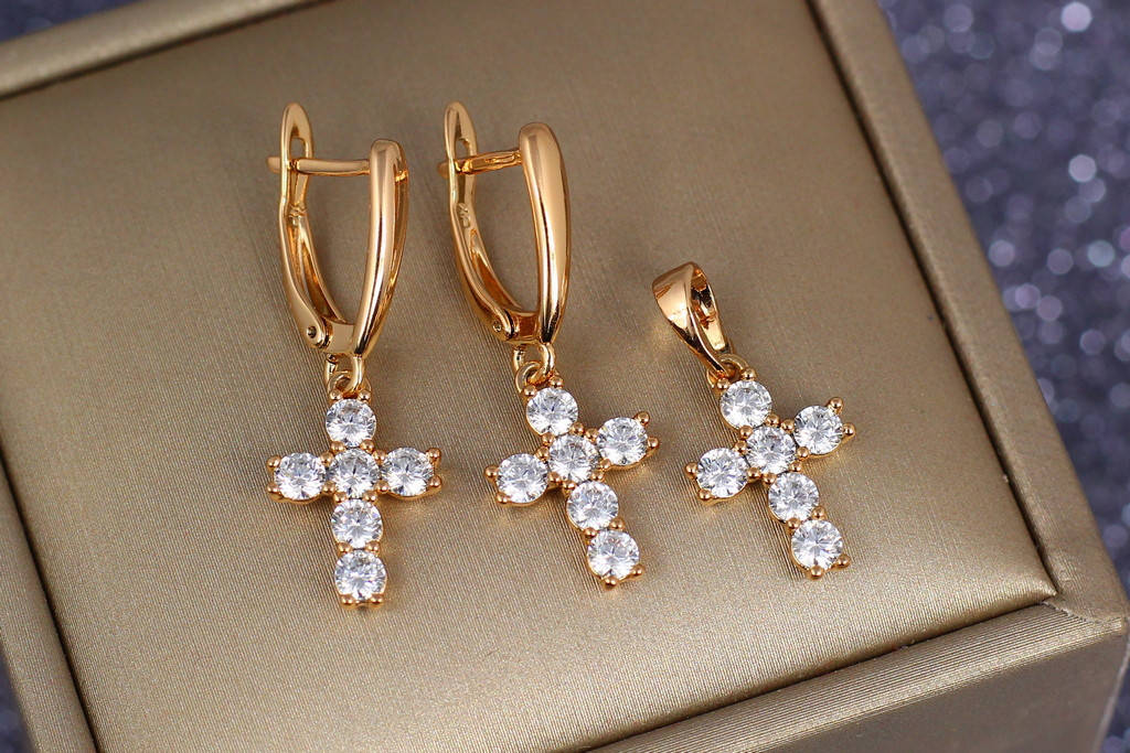 

Набор Xuping Jewelry серьги с кулоном крестики с крупными камнями без цепи золотистый