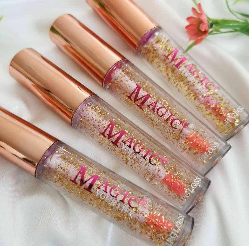 

Блеск для придания объёма губ Magic с блестками прозрачный