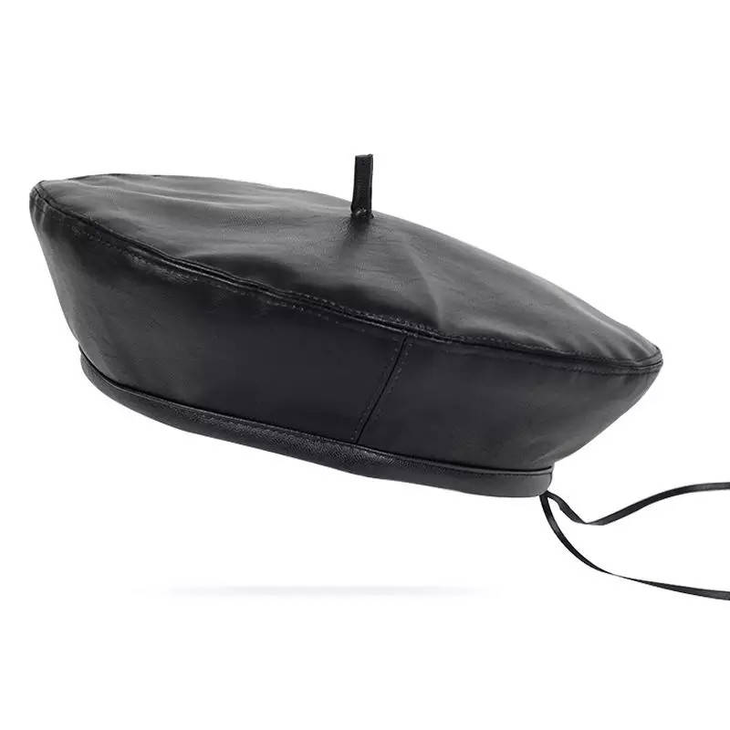 

Черный женский берет из искусственной кожи