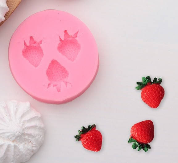 

Молд кондитерський силіконовий для мастики Полунички