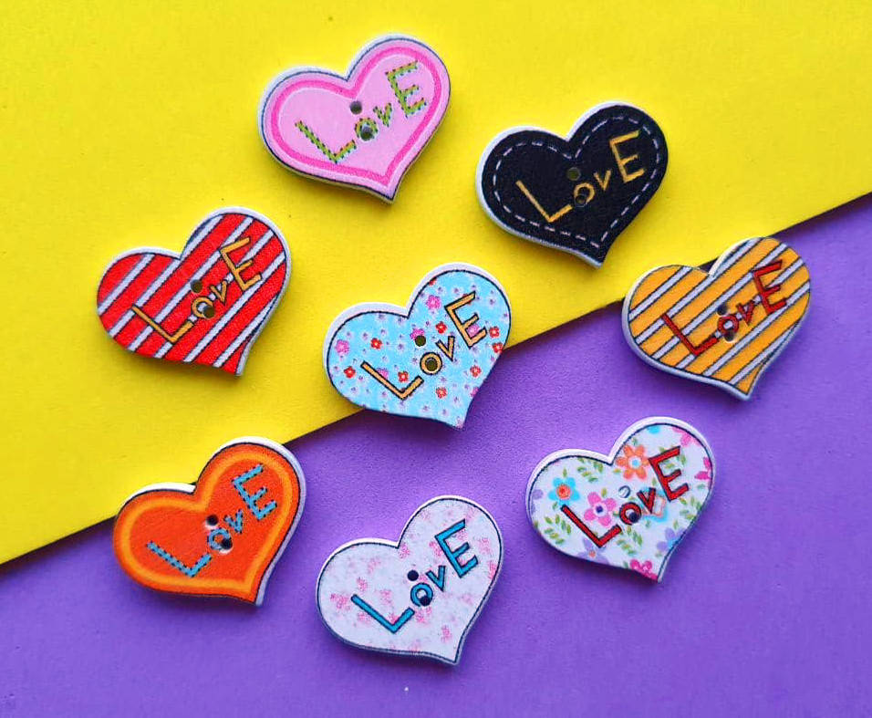 

20шт, Деревянные пуговицы 25х20мм Сердечки Love, МИКС