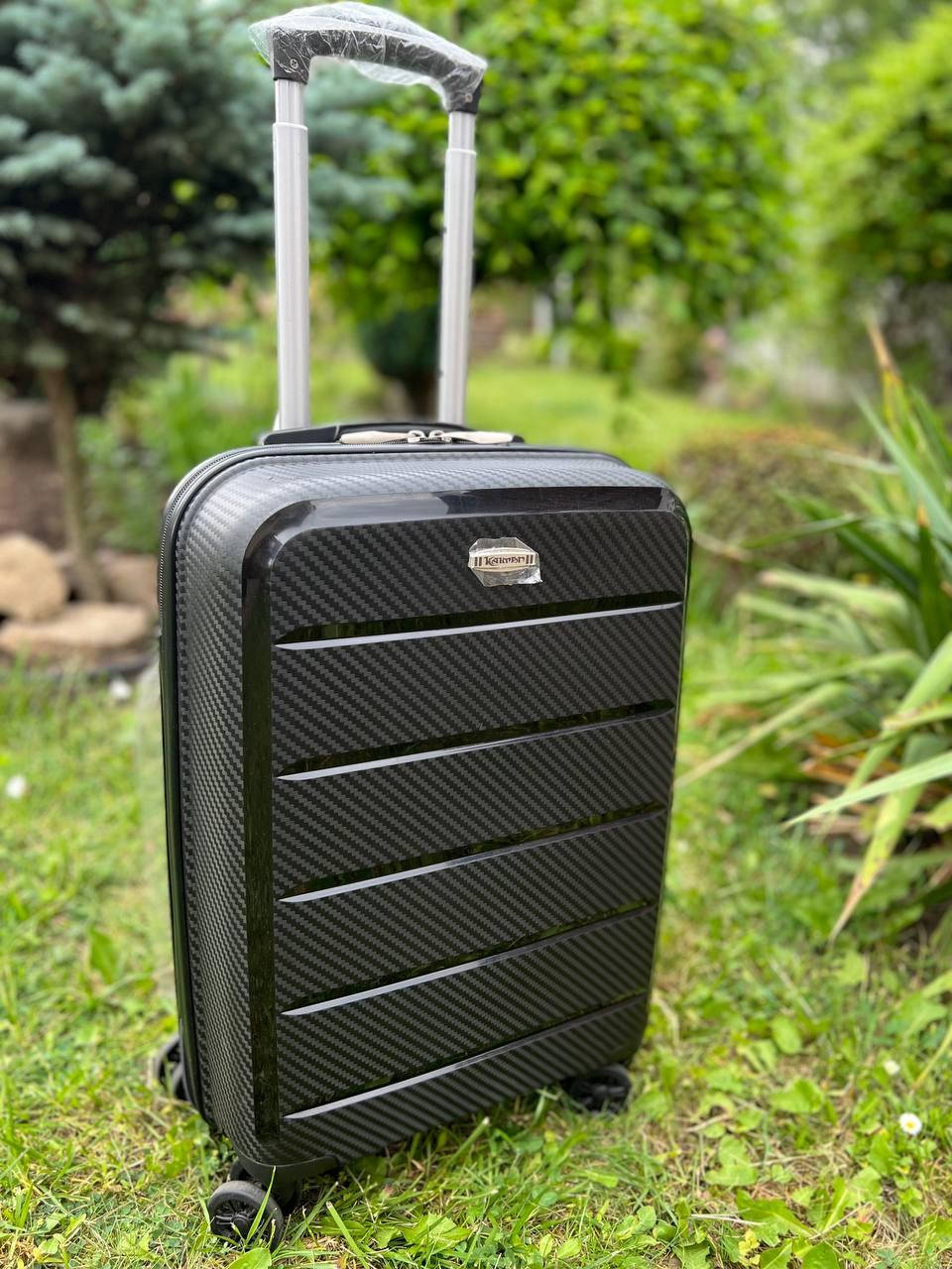 

Маленький чемодан ударопрочный из Полипропилена на колесах, Черный 42л Kaiman