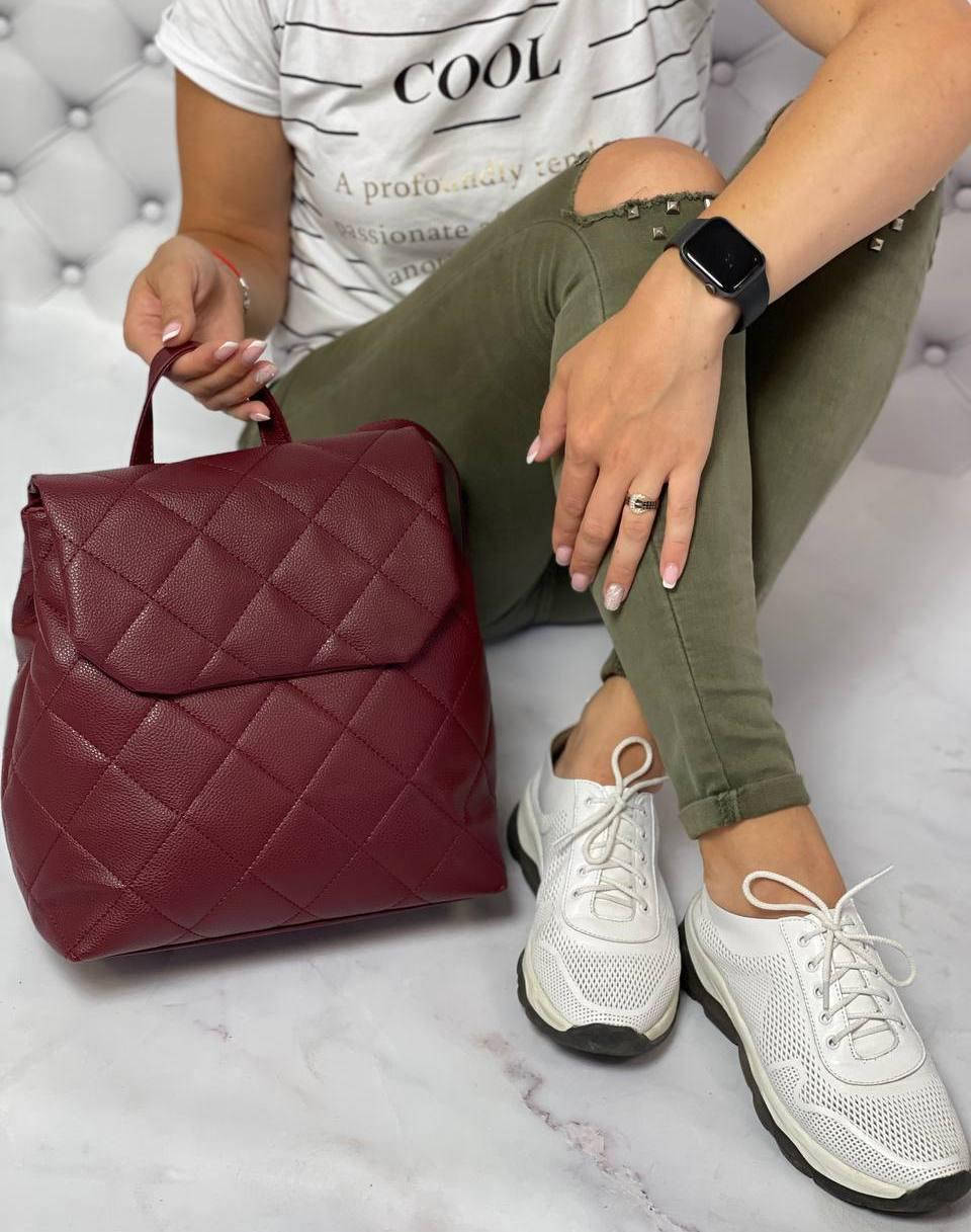 

Женский стеганый сумка-рюкзак красивый стильный модный городской бордовый кожзам