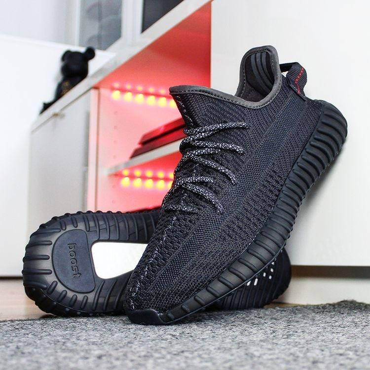 

Кроссовки ADIDAS (Черный)