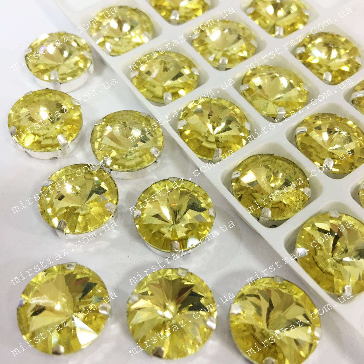 

Стразы в цапах 10мм, цвет Jonquil, 1шт, Черный