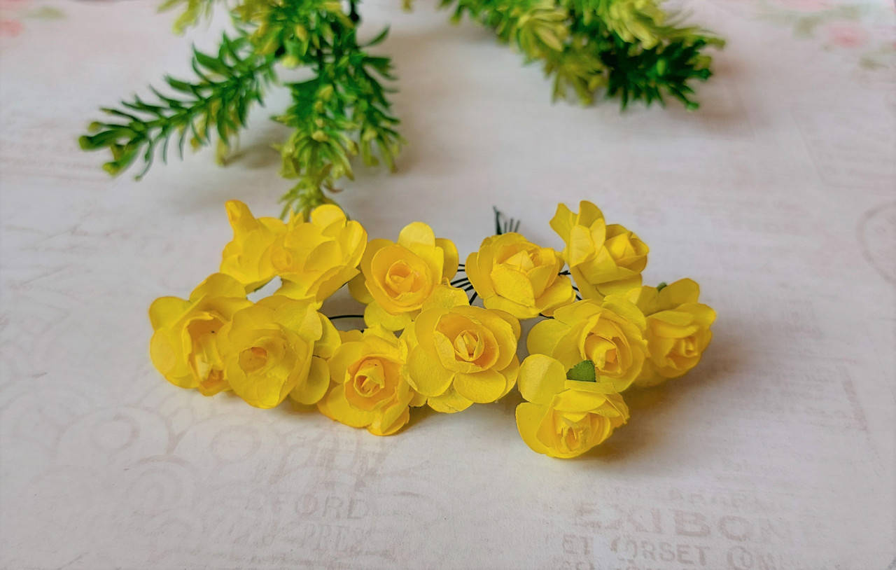 

Роза бумажная, 1,5 см. желтый
