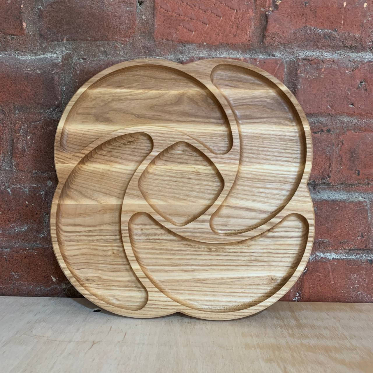 

Менажница из дерева секционная тарелка с отсеками для подачи мясных блюд, закусок и нарезки "Мистик" ясе д24см, Коричневый