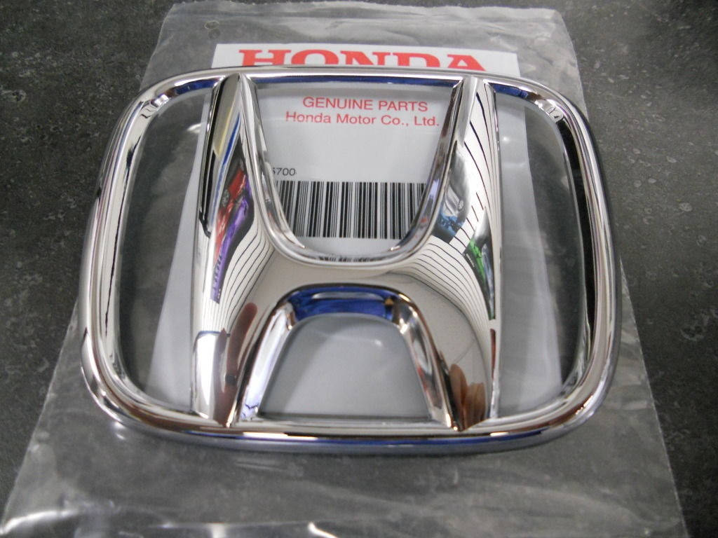 

Honda CR-V 2005-2009 Эмблема значок в решетку радиатора Новый Оригинал