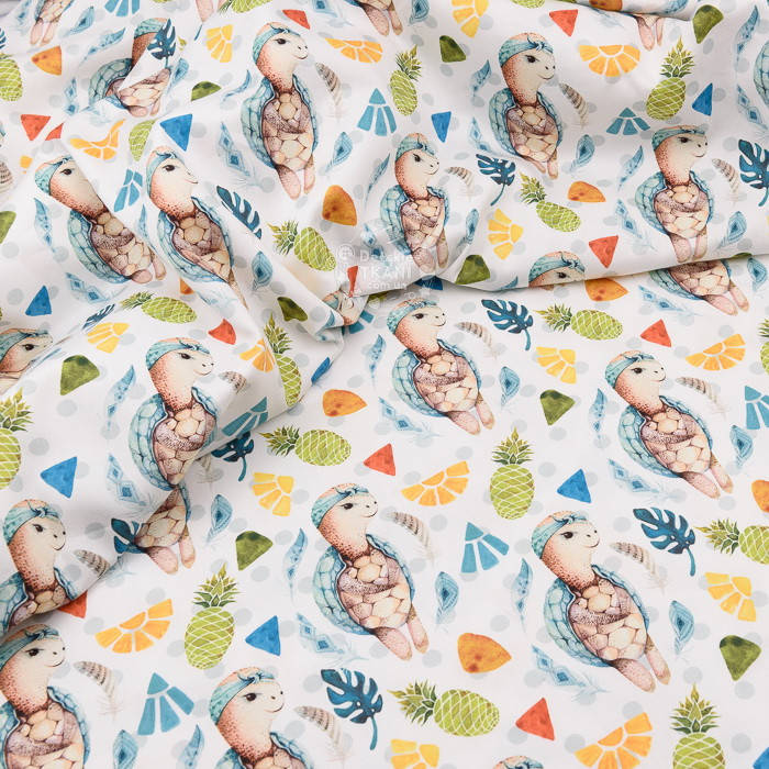 

Хлопок с цифровой печатью "Черепашки и ананасы" на белом № 2276, Разные цвета