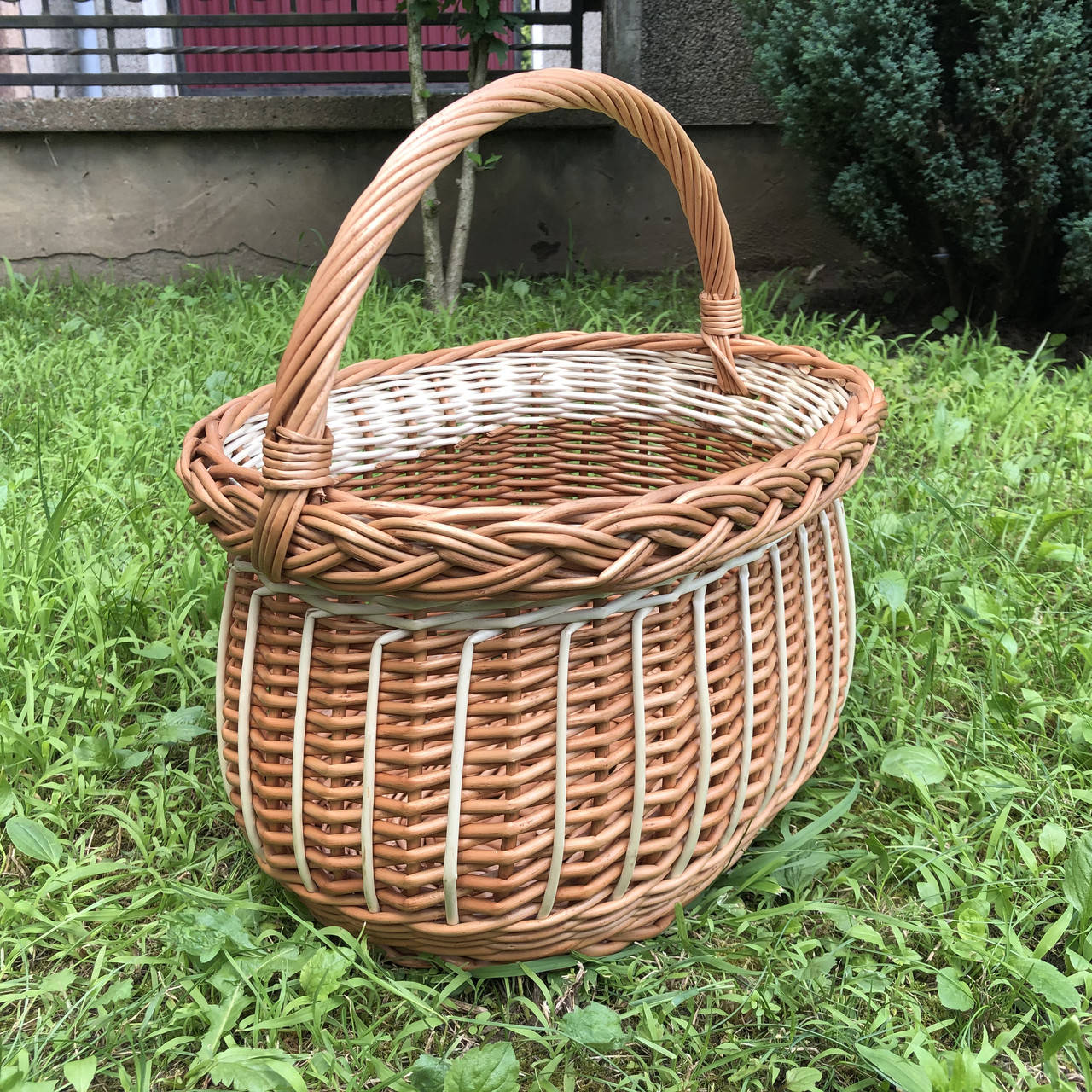 

Корзина із натуральної лози