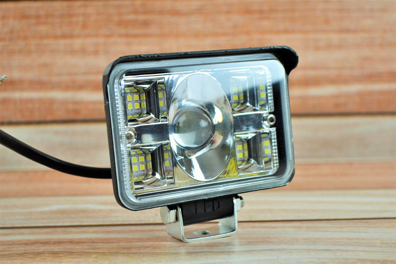 

Фара LED прямоугольная 58W 6000K-3000К (18 диодов) (11,5см х 8см х 5см) (ближний + дальний + желтый свет ), Белый