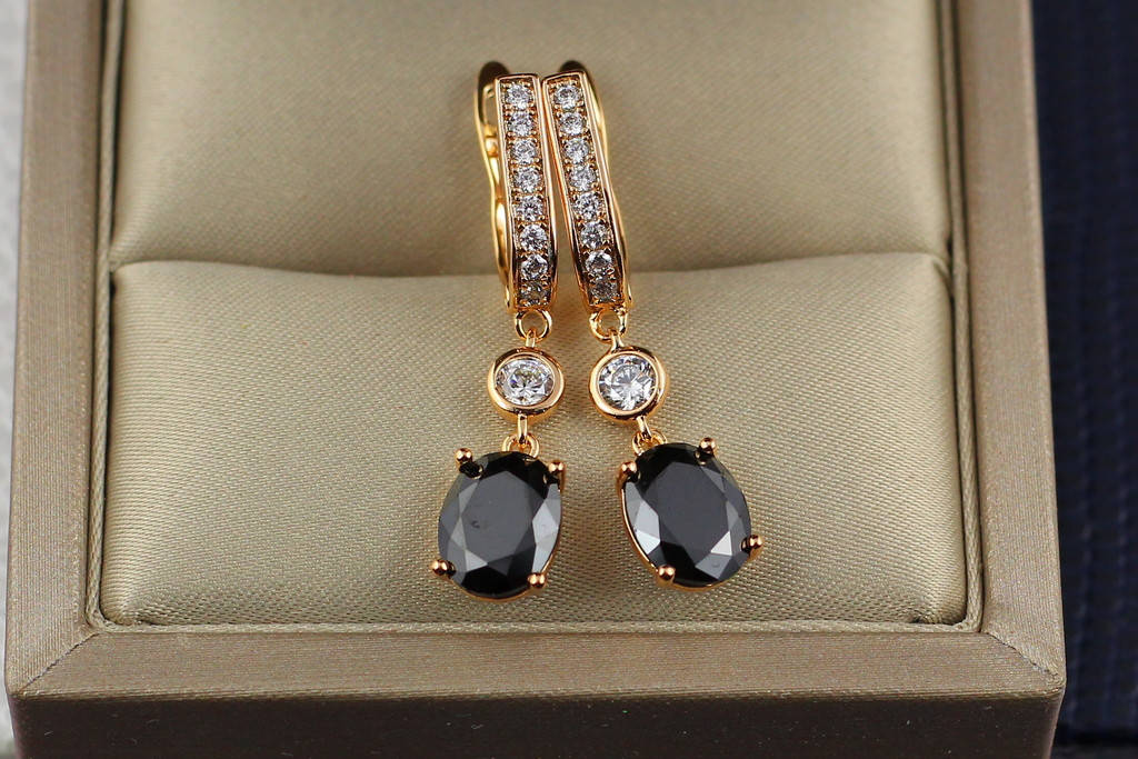 

Серьги подвески Xuping Jewelry с черными овальными камнями 3,2 см золотистые
