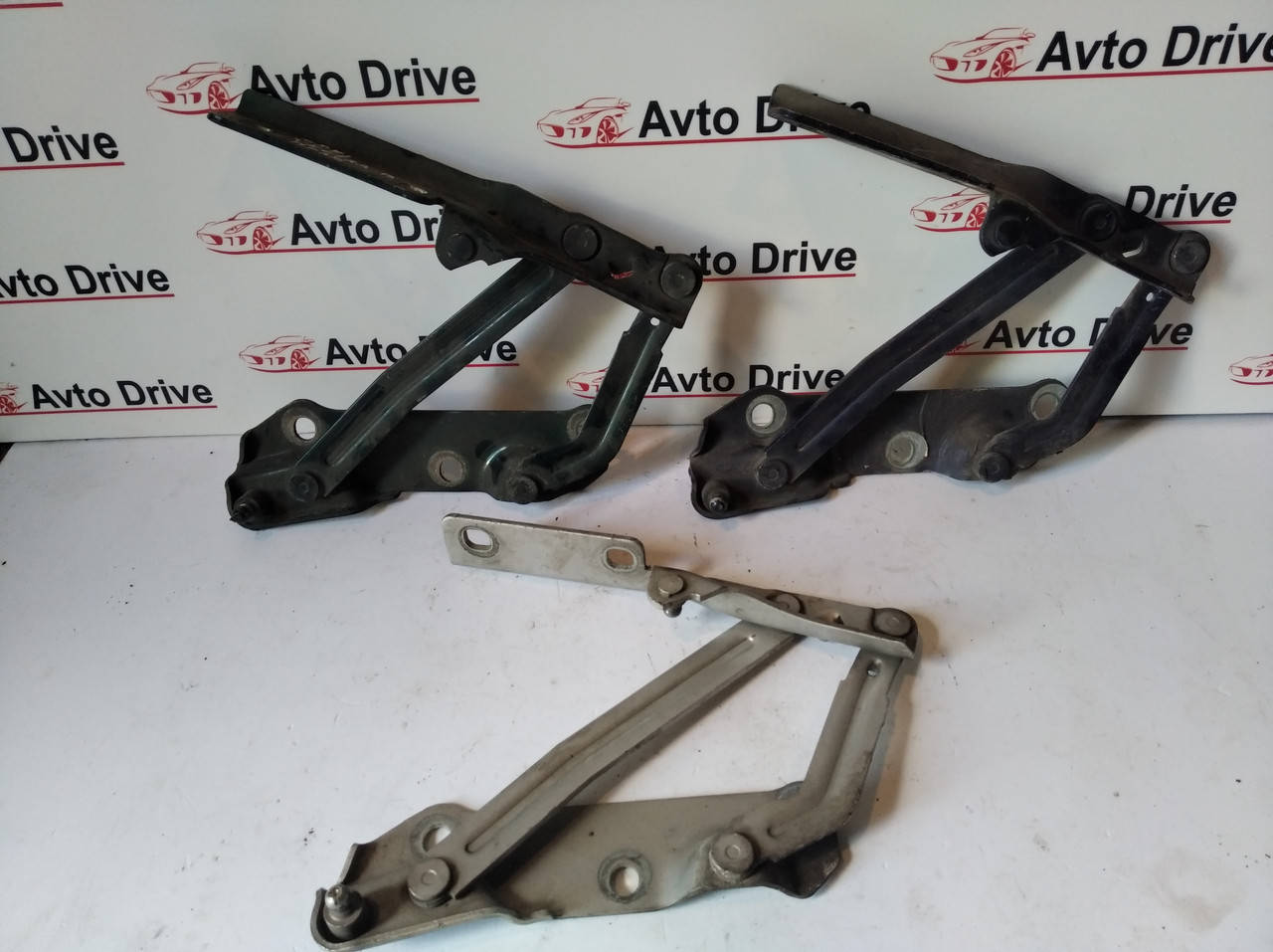 

Петля капота правая Opel Vectra B 1996-2002 год GM 90508956