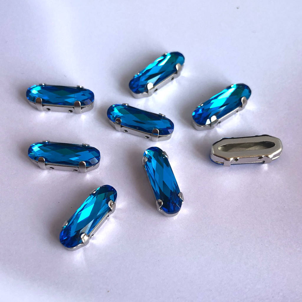 

Кристалл в оправе LUX. Овал (багет) 5х15 мм. Голубой. Цвет оправы: серебро. Цена за 1 шт.