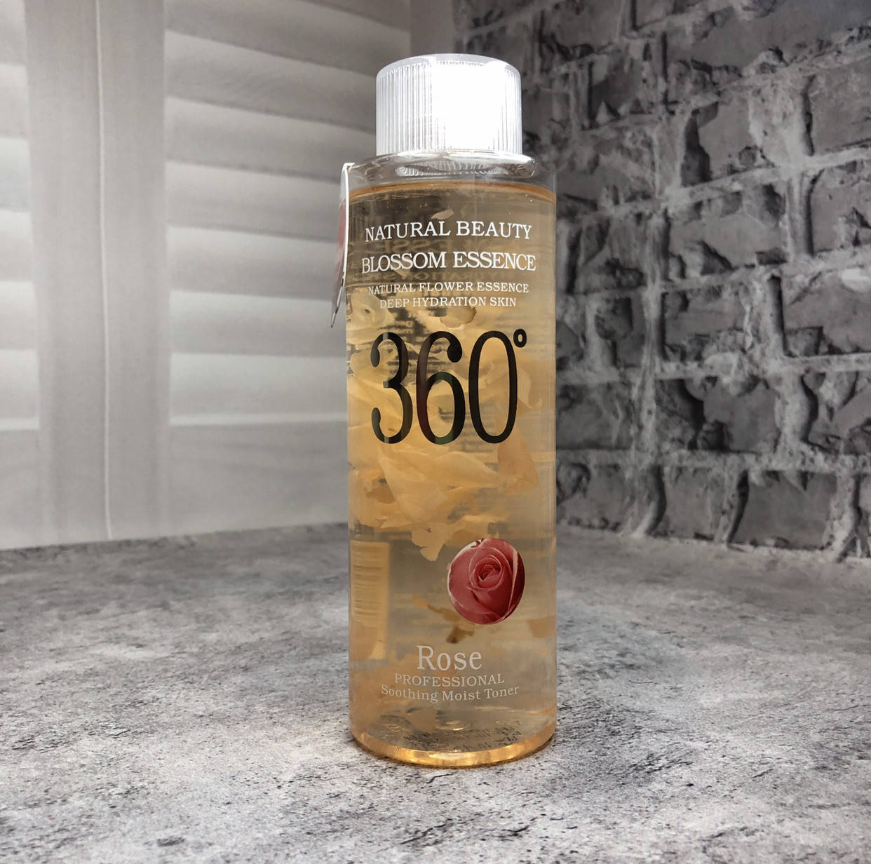 

Тонер для обличчя з пелюстками троянди Wokali Natural Beauty Blossom Essence 360 "Rose"