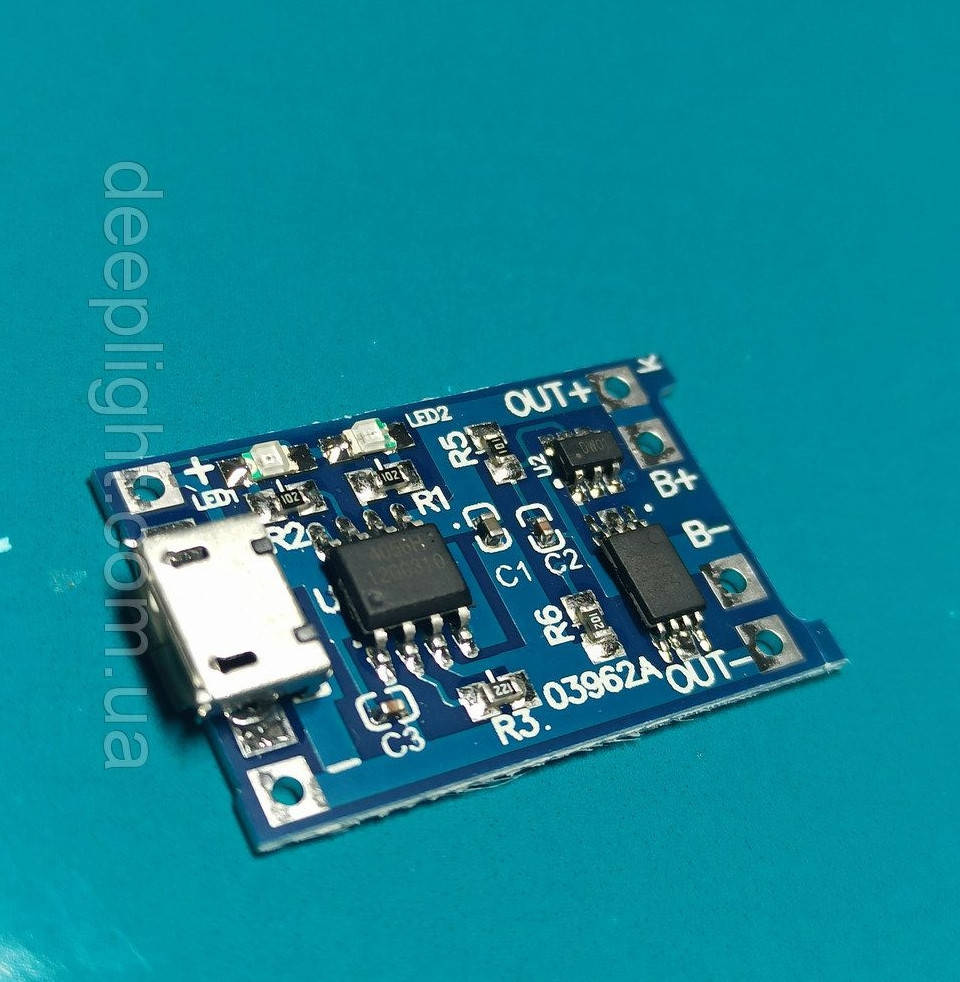 

USB плата зарядки Li ion аккумулятора 1А с индикаторами Micro USB