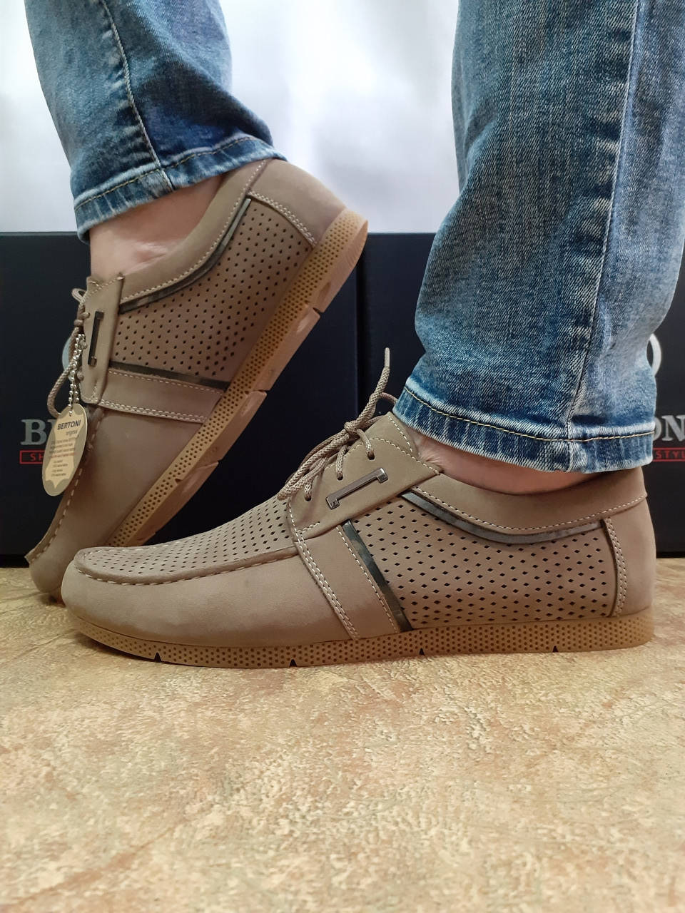 

Летние мужские песочные мокасины на шнурках Bertoni 42, 28