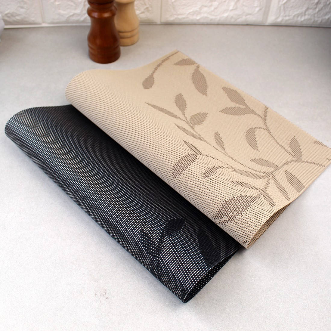 

Салфетки-подложки двухсторонние под тарелку на стол с цветами 30х45см