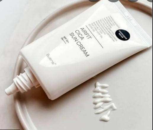 

Cолнцезащитный крем с центеллой Bueno Air Fit Cica Sun Cream SPF50PA