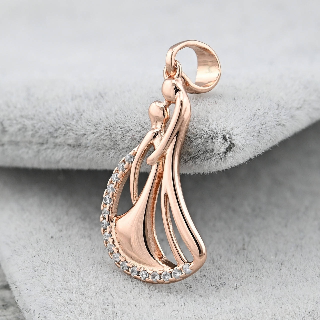 

Кулон 35717 для цепочек до 3 мм размер 25х12 мм вес 1.1 г белые фианиты позолота РО